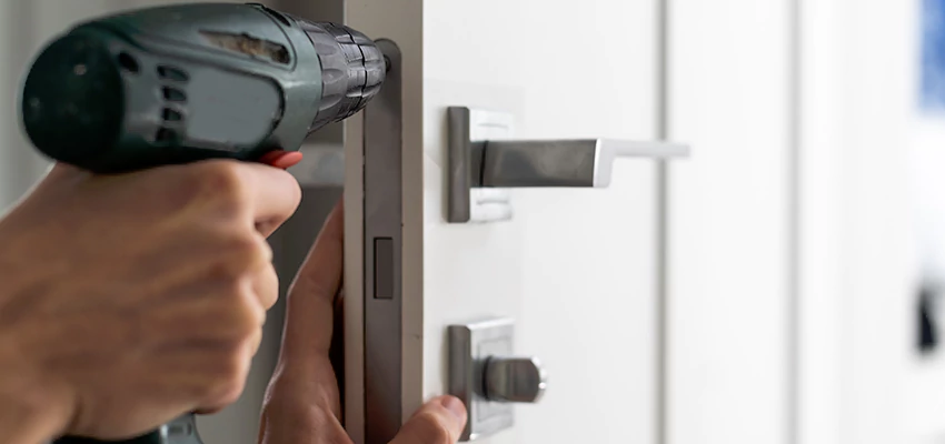 Locksmith For Lock Replacement Near Me in East Pasadena, CA